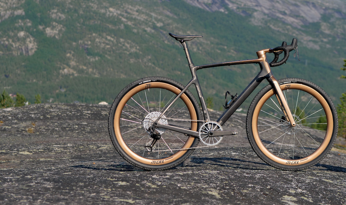 Gustav Gullholm's rebuilt 7.13kg Scott Addict Gravel is stunning