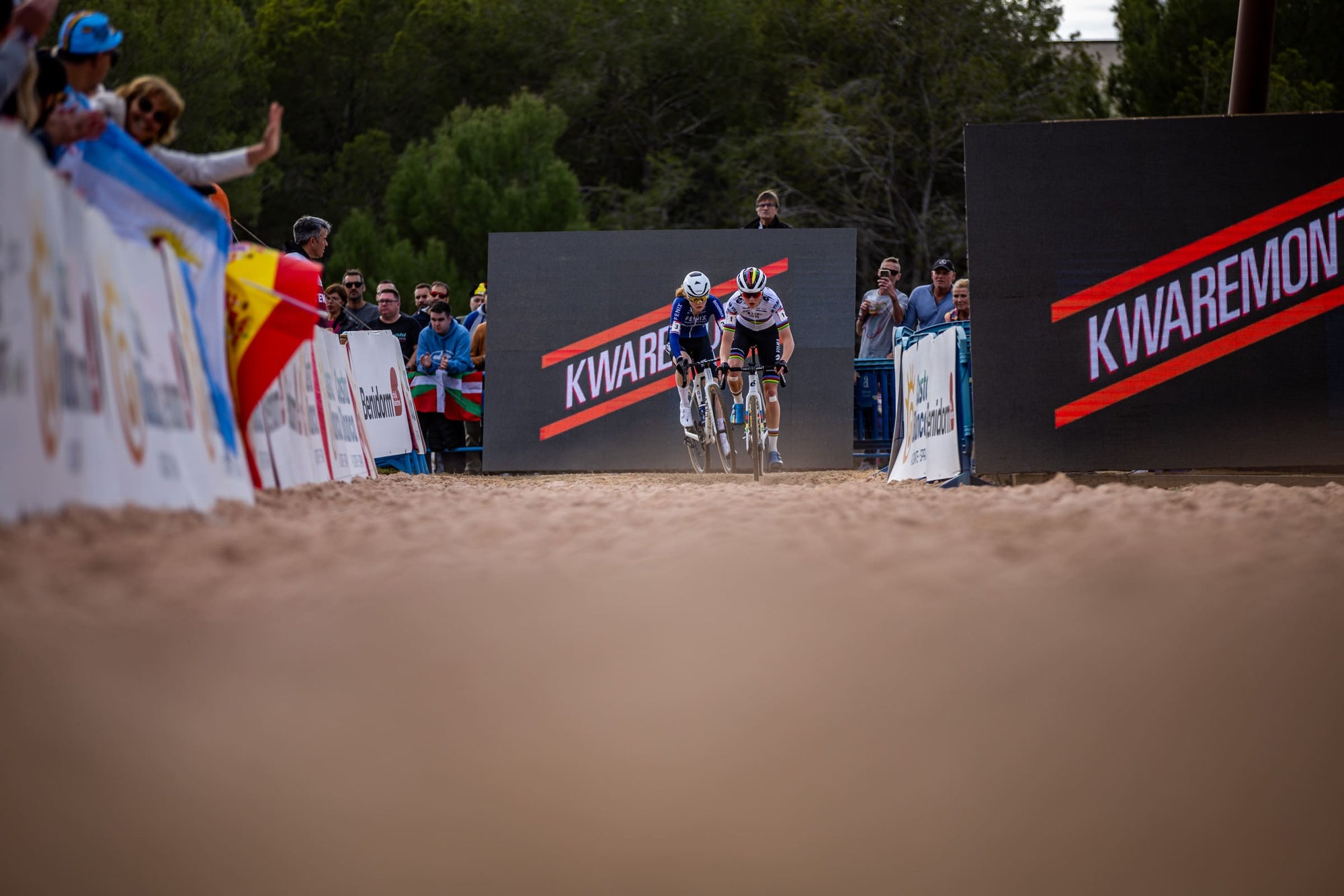 Copa del Mundo de Benidorm 2024 en imágenes: Van Empel y Van Aert conquistan el Mediterráneo