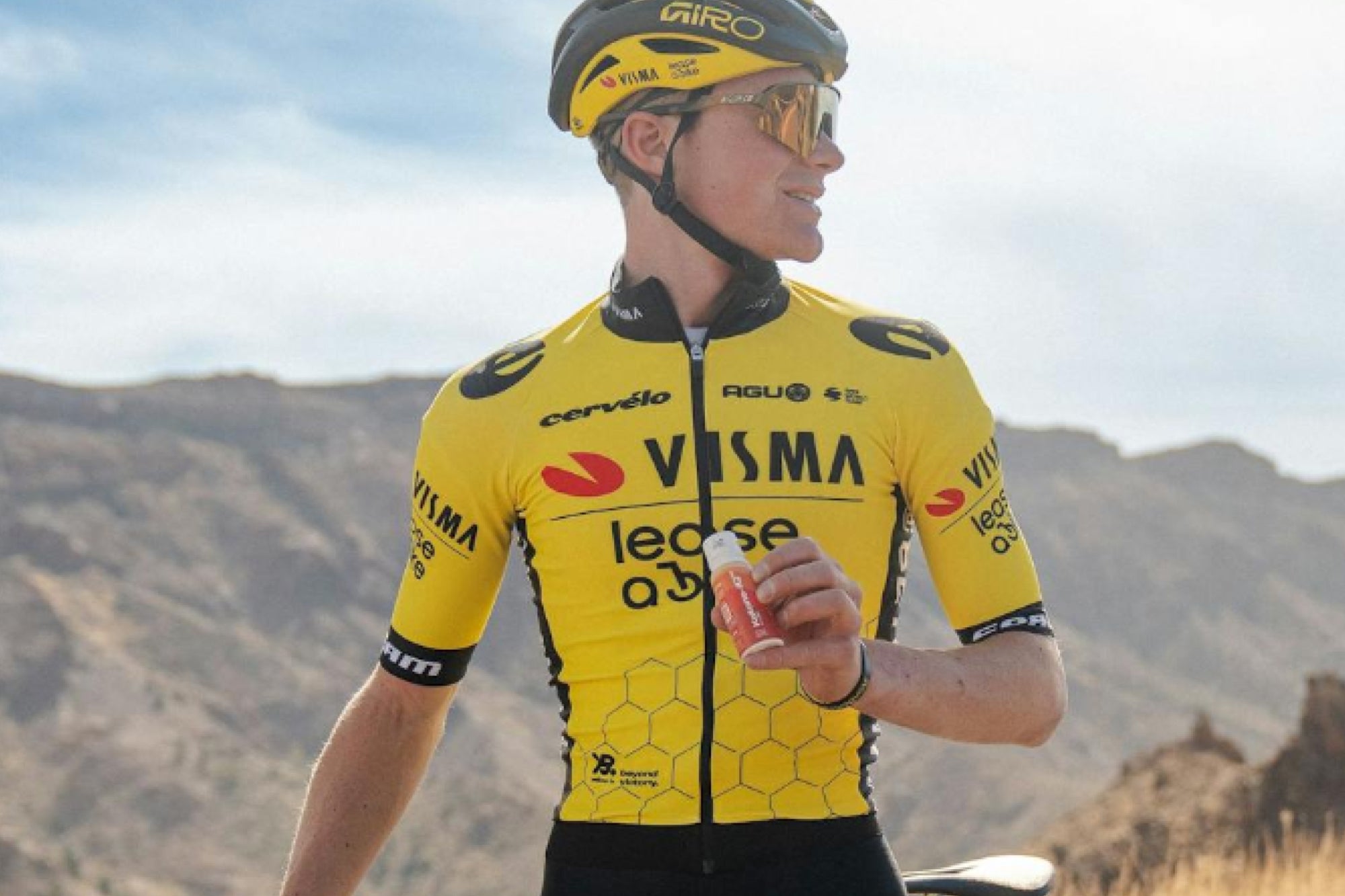 a Visma rider holding a bottle of Ketone-IQ