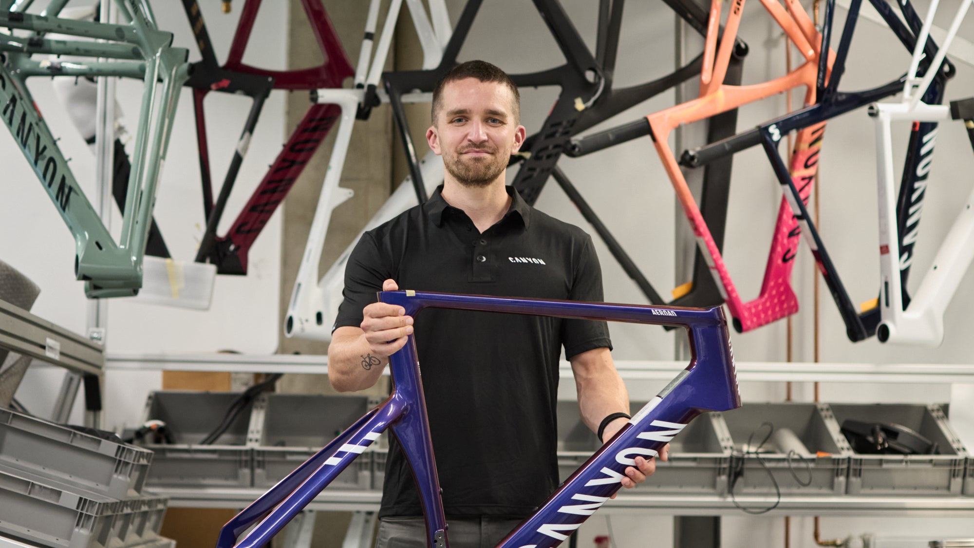 Lukas Birr holding a new Canyon Aeroad frame