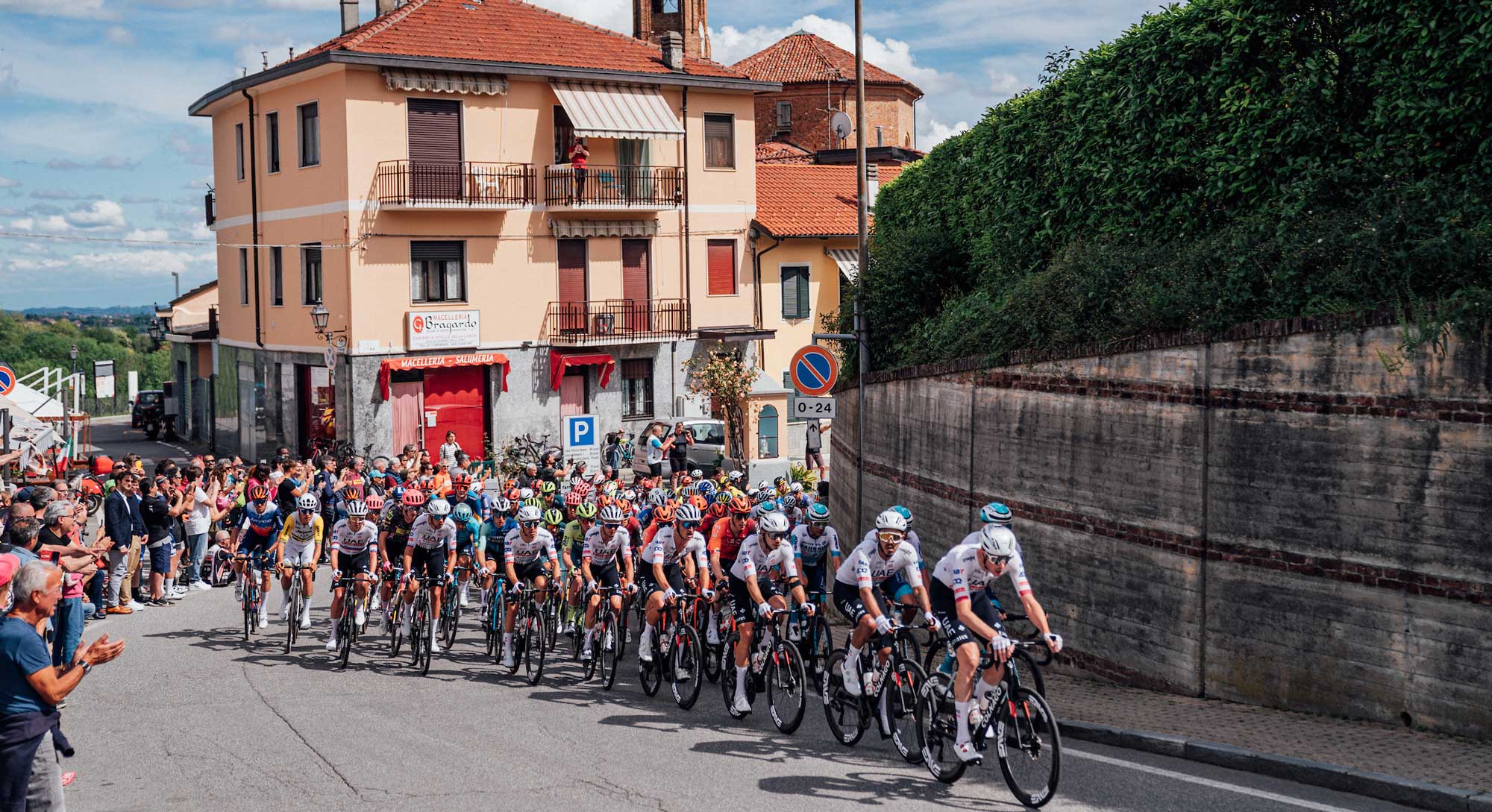 Should UAE Team Emirates be worried after the opening stage of the Giro d'Italia?