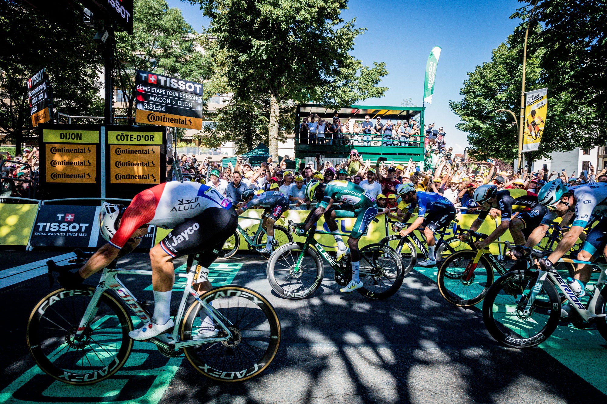 FIDUCIA, SICUREZZA E UNA VOLATA "COMPLESSA": COME JAYCO-ALULA HA CONQUISTATO UNA VITTORIA DI TAPPA AL TOUR DE FRANCE